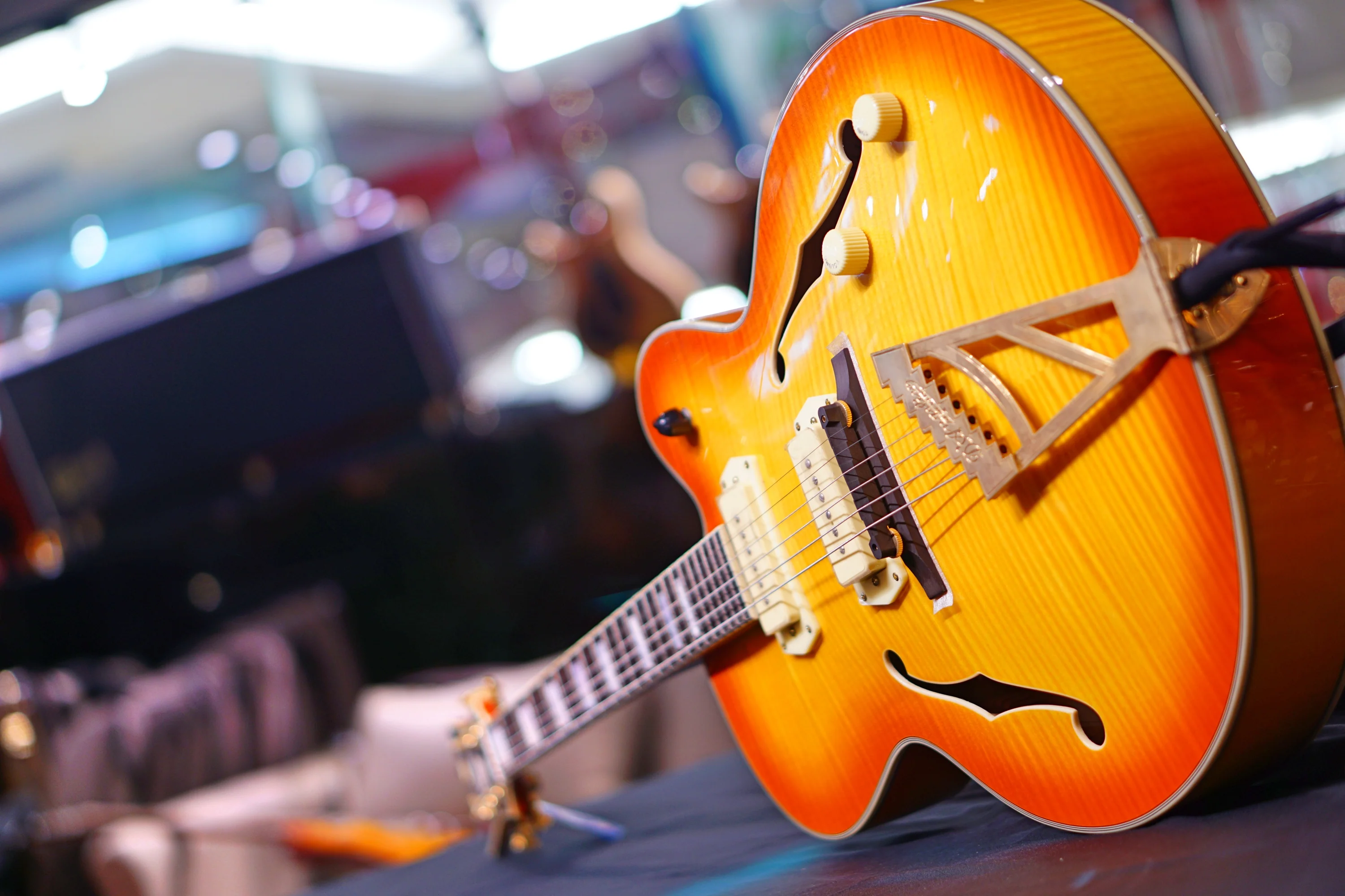 Dangelico ARCHTOP P-90's SUNBURST DAEX59SB  US14050395 - Image 5