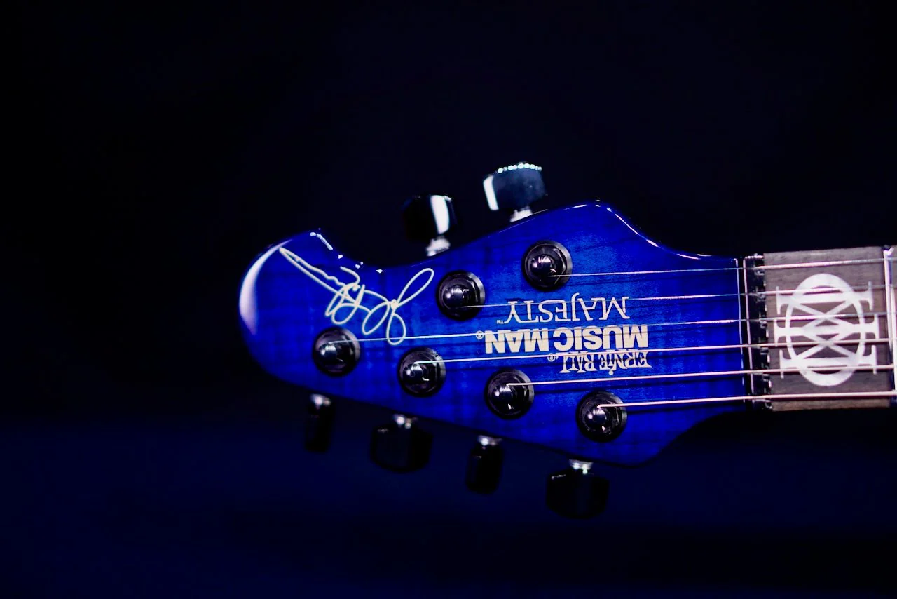 Ernie Ball Music Man Majesty Blue Ink BFR M019928 - Image 5